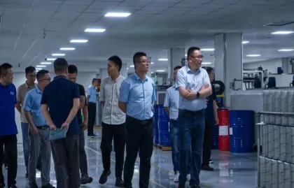 Delegace bagrů a prodejců XCMG navštěvuje Zhejiang Headman Filtration Technology Co., Ltd. Objevuje nové hranice v inovacích a spolupráci v technologii filtrů